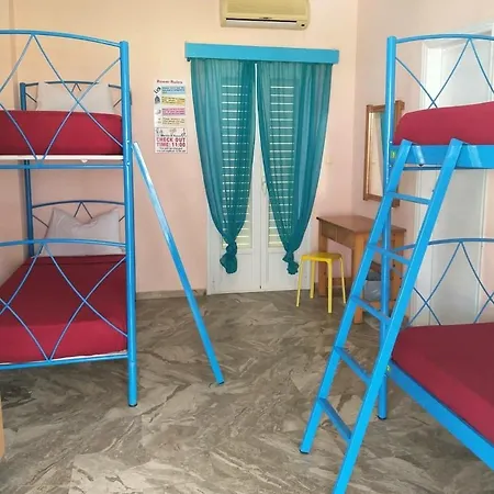 Youth Anna Hostel Perissa (Santorini)